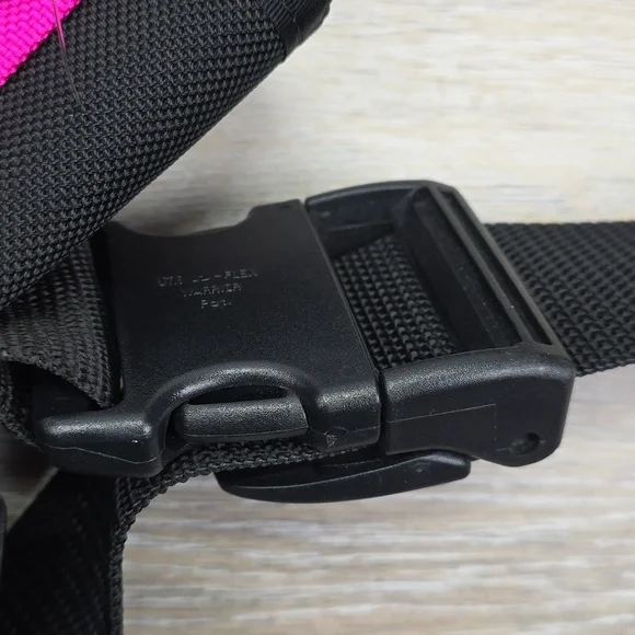 Timbuk2 Classic Messenger Bag - Raspberry Pink & Black - Waterproof Tech Carry - Picture 15 of 16